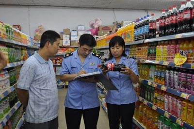 唐河縣工商局重拳出擊 集中開展食品安全專項(xiàng)執(zhí)法檢查，守護(hù)群眾餐桌安全